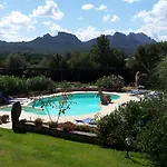 Salmarina Farm stay *